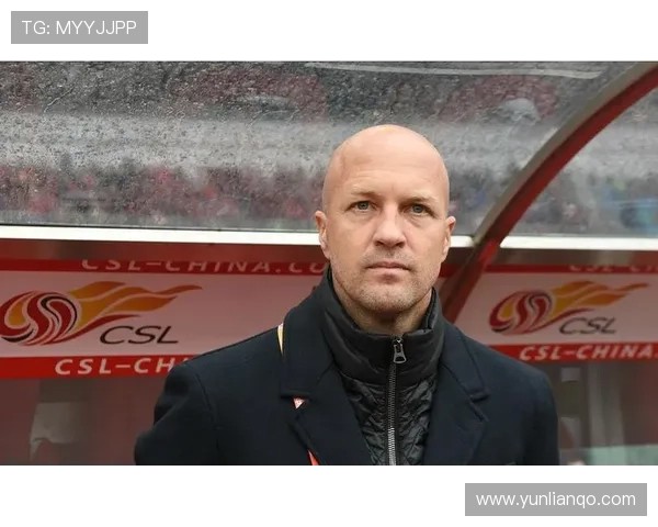 克鲁伊夫防守结构解析:高位压迫与空间控制的战术逻辑 克鲁伊夫防守结构解析:高位压迫与空间控制的战术逻辑